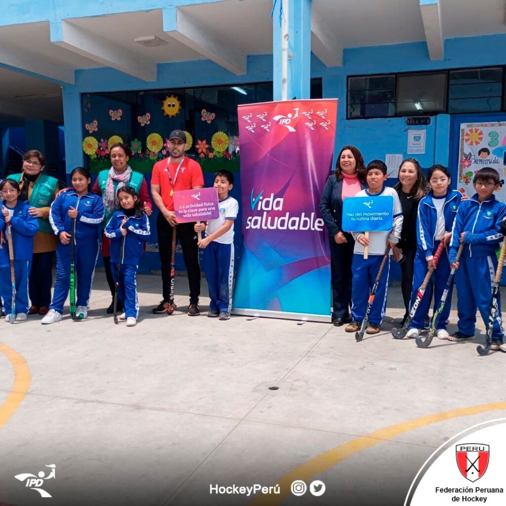 Menores | HOCKEY VISITA COLEGIO DE VILLA MARÍA DEL TRIUNFO COMO PARTE DE LA CARAVANA EDUCATIVA JUNTO AL IPD